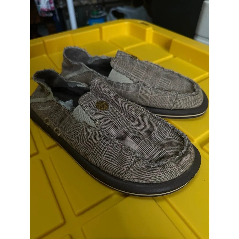 Sketchers size 6 slip ons with fuzzy insides